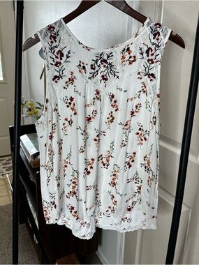 Embroidered Floral Lace Yoke Camisole - White with Red & Orange Floral ❄️